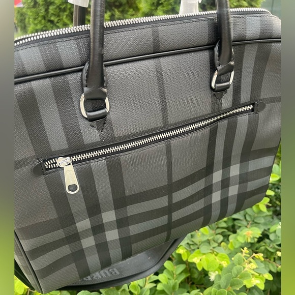 BURBERRY MEN’S BLACK Nova Check Grey black leather CROSSBODY MESSENGER BAG - Picture 5 of 16